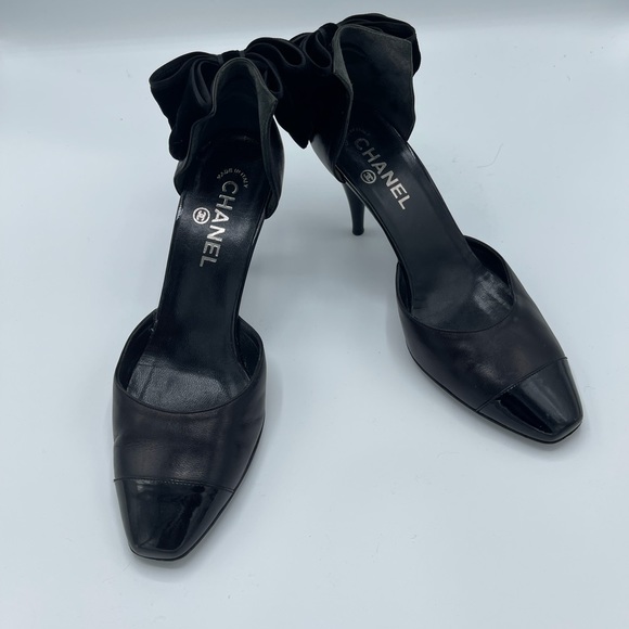 CHANEL Black Heels with Bow Detail - Picture 1 of 10